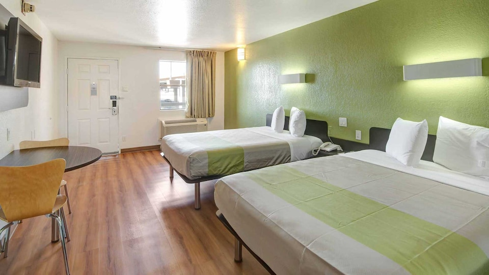 2 Queen Beds Non-Smoking